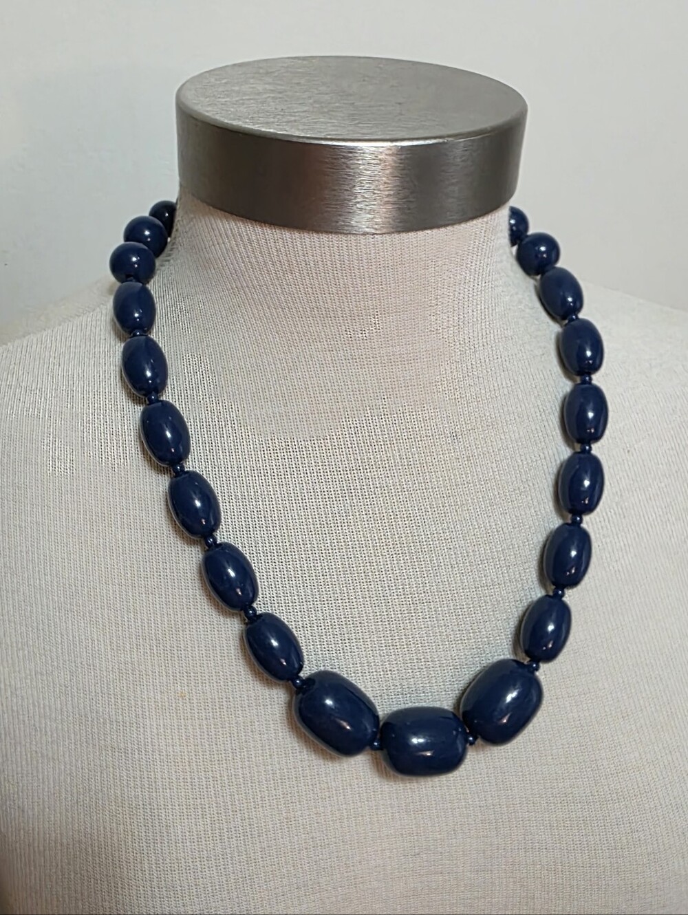 Vintage Beaded Necklace Graduated Size 20" Long